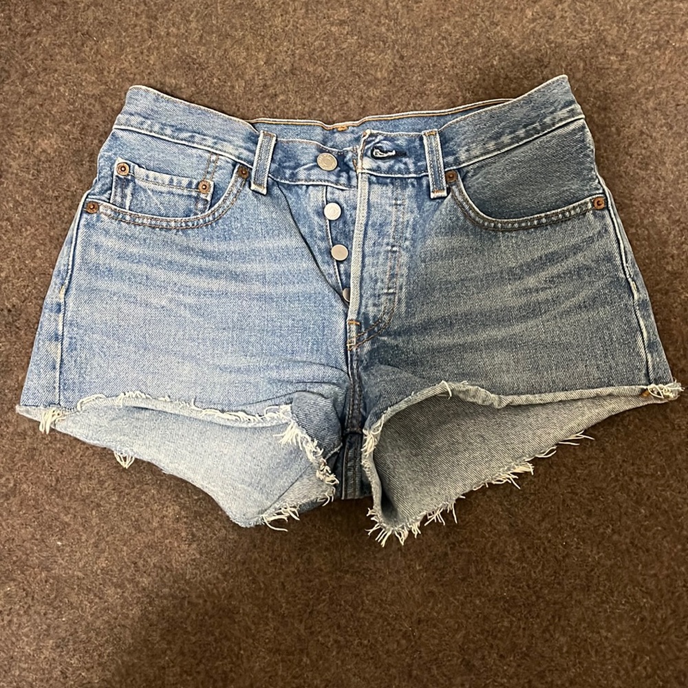Vintage Levi’s Button Fly Denim Shorts Size 26